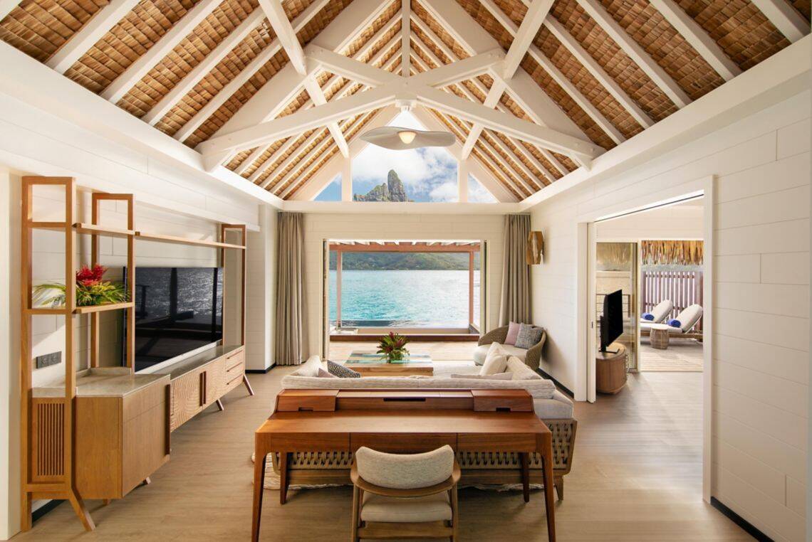 ROYAL OVERWATER WITH POOL OTEMANU VIEW