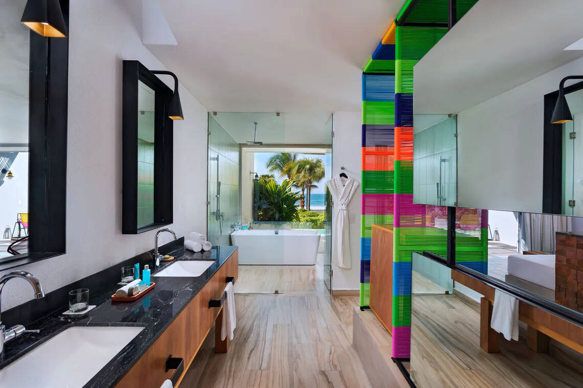 ESCAPE SUITE OCEANFRONT PLUNGE POOL