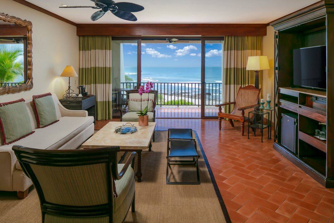 ONE BEDROOM SUITE - OCEANFRONT PLUNGE POOL
