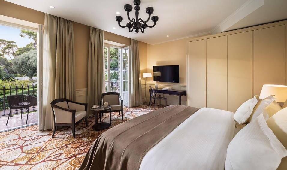 DELUXE DOUBLE ROOM