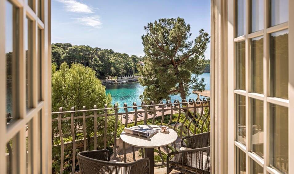 ALHAMBRA SEA VIEW SUITE