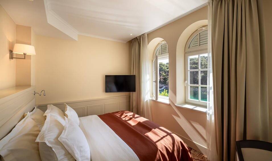 ALHAMBRA SEA VIEW SUITE