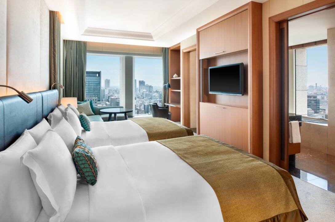 GRAND DELUXE CORNER TWO DOUBLE LARGER CITY VIEW 