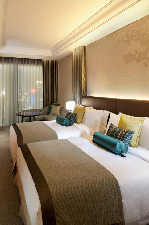 GRAND DELUXE CORNER TWO DOUBLE LARGER CITY VIEW 