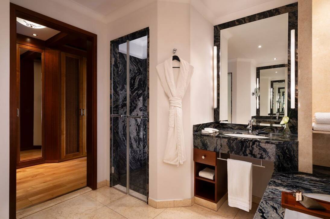 DELUXE GARDEN KING GARDEN ACCESS