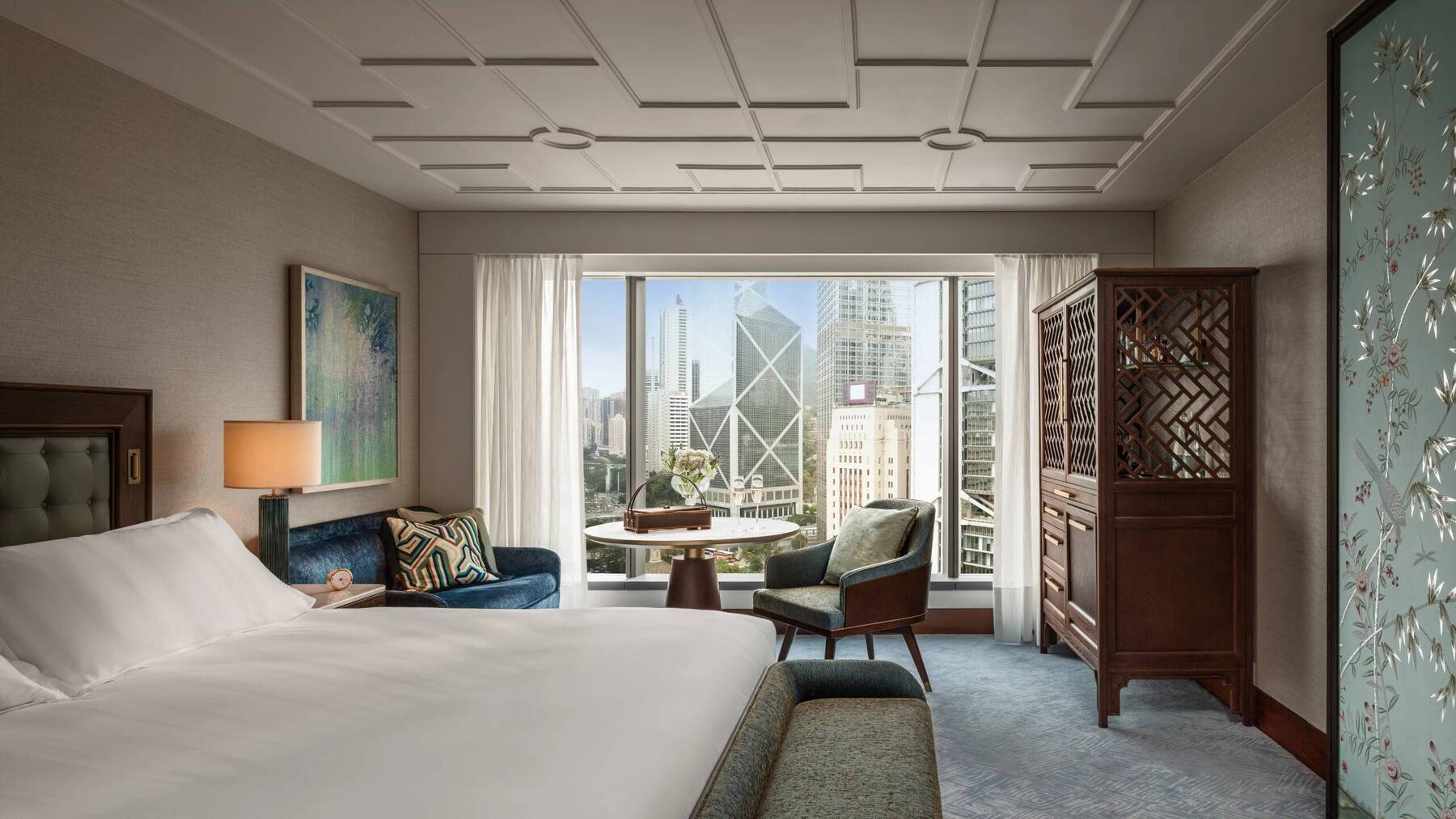 Premier Statue Square King