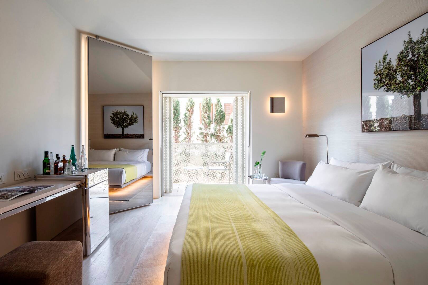 ACCESSIBLE DELUXE BALCONY