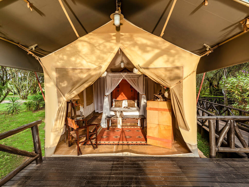 Deluxe Riverfront Tent Queen