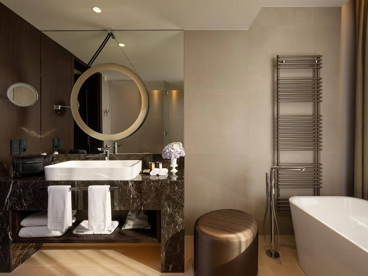 King Classic Separate Bath Walk In Shower