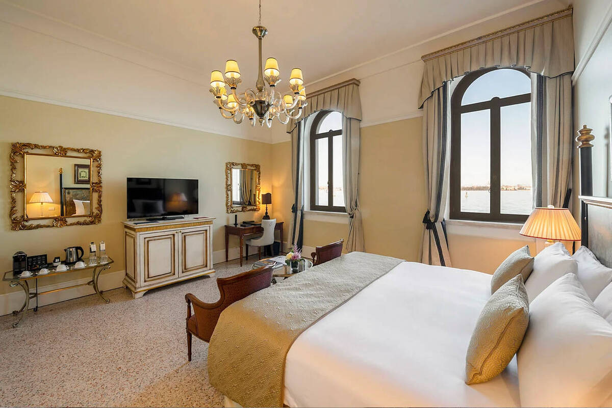 NAVIGANTI WING FIVE BEDROOM