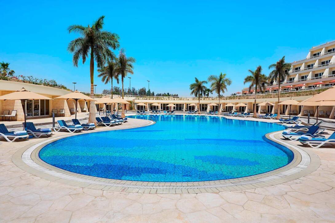 GUEST ROOM KING POOL ACCESS POOLSIDE