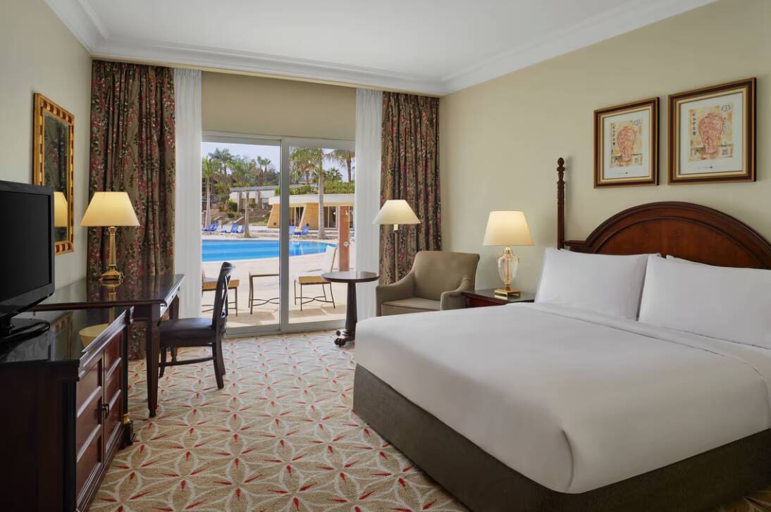 GUEST ROOM KING POOL ACCESS POOLSIDE