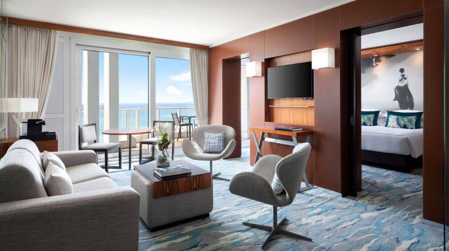 LUXURY SUITE SEA VIEW BALCONY 