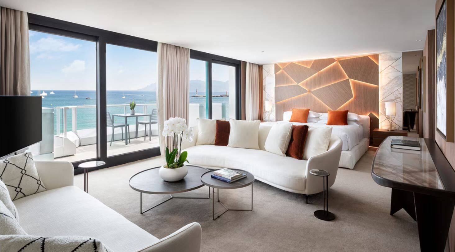 LUXURY SUITE SEA VIEW BALCONY 