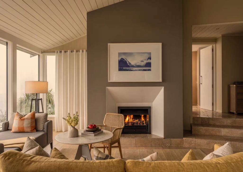 LAKE VIEW TWO BEDROOM SUITE