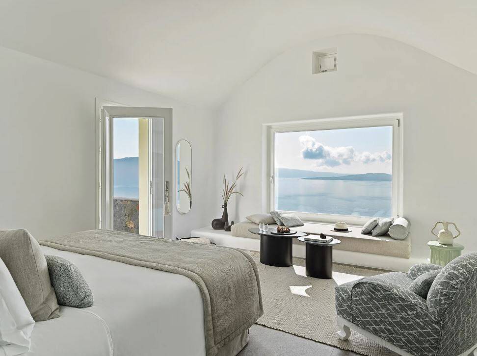 EXECUTIVE POOL SUITE