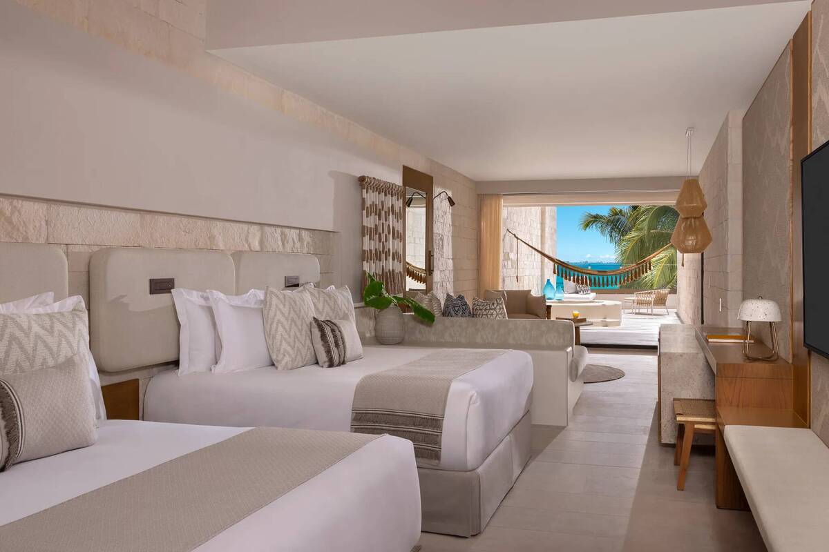 SIGNATURE JUNIOR SUITE DOUBLE OCEAN FRONT WITH MAYAN TUB