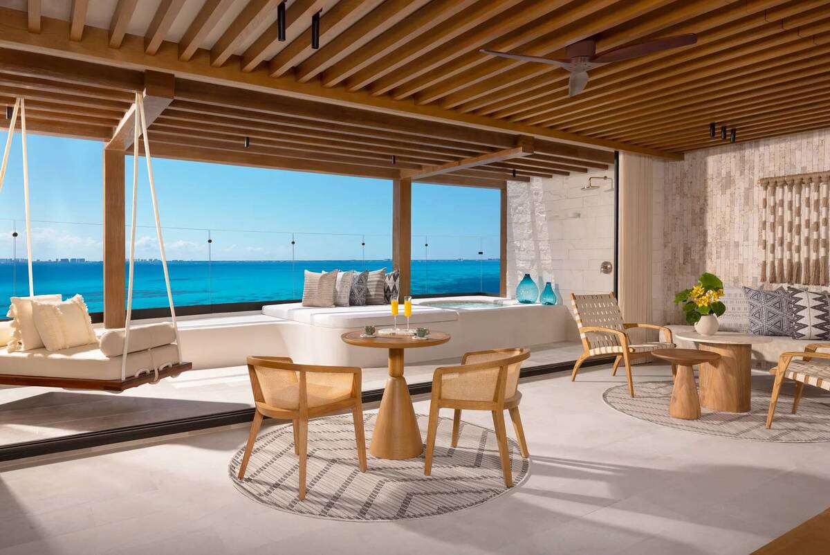 HONEYMOON OCEAN FRONT SUITE