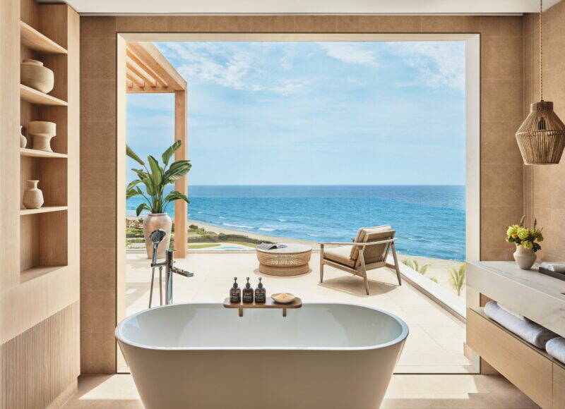 DELUXE TWO BEDROOM GRAND PENTHOUSE SUITE WITH SEA FRONT VIEW 