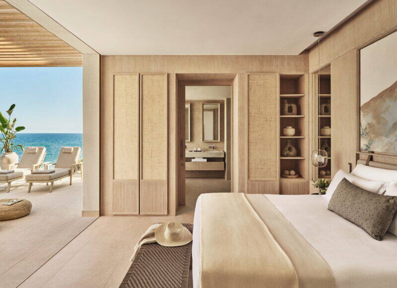 DELUXE TWO BEDROOM GRAND PENTHOUSE SUITE WITH SEA FRONT VIEW 