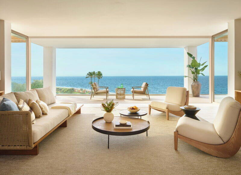 DELUXE TWO BEDROOM GRAND PENTHOUSE SUITE WITH SEA FRONT VIEW 