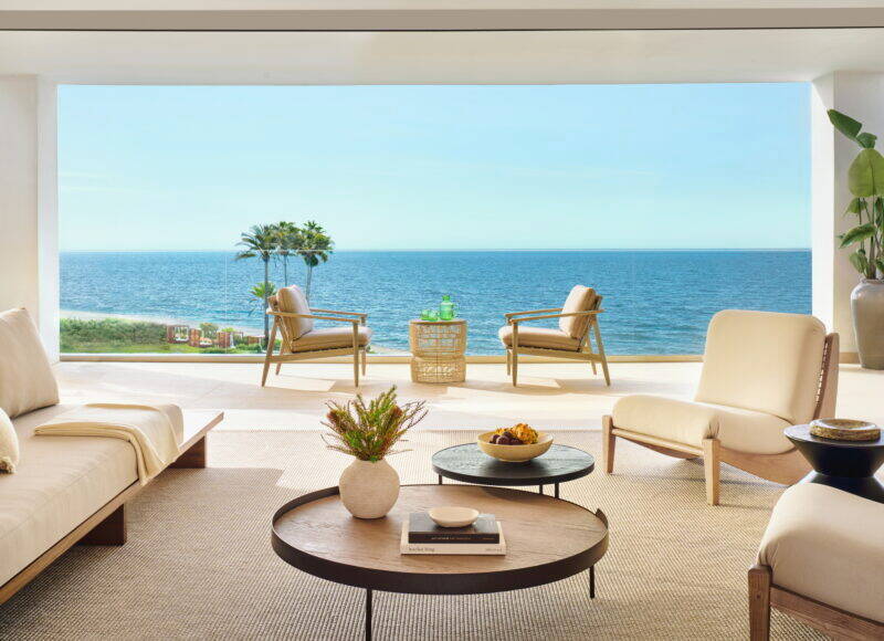 DELUXE TWO BEDROOM GRAND PENTHOUSE SUITE WITH SEA FRONT VIEW 