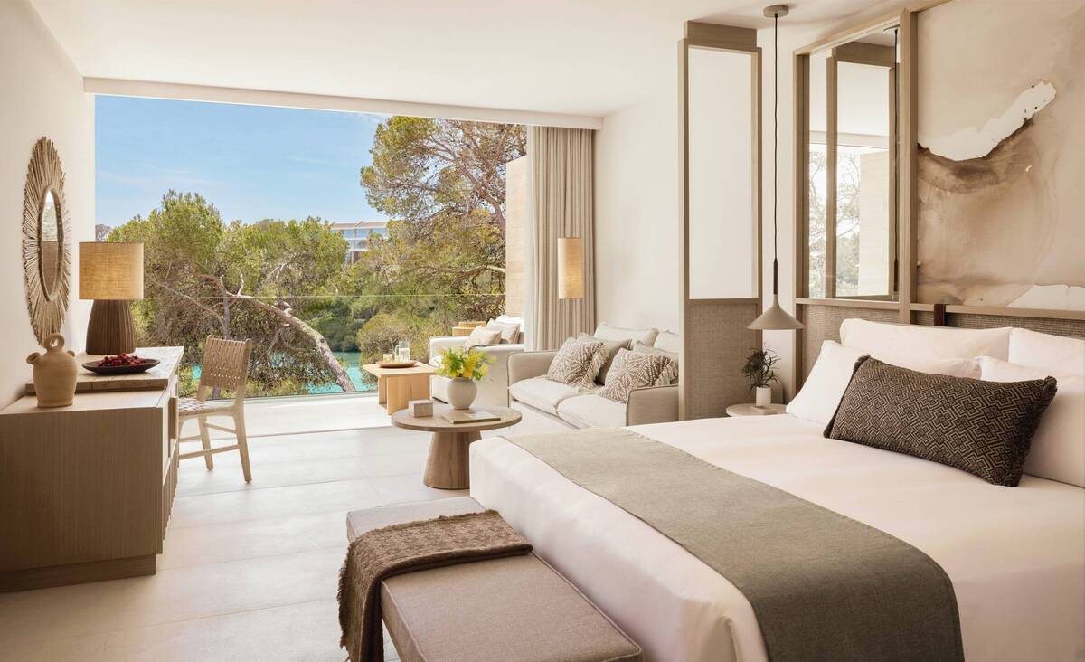 DELUXE JUNIOR SUITE SEA VIEW