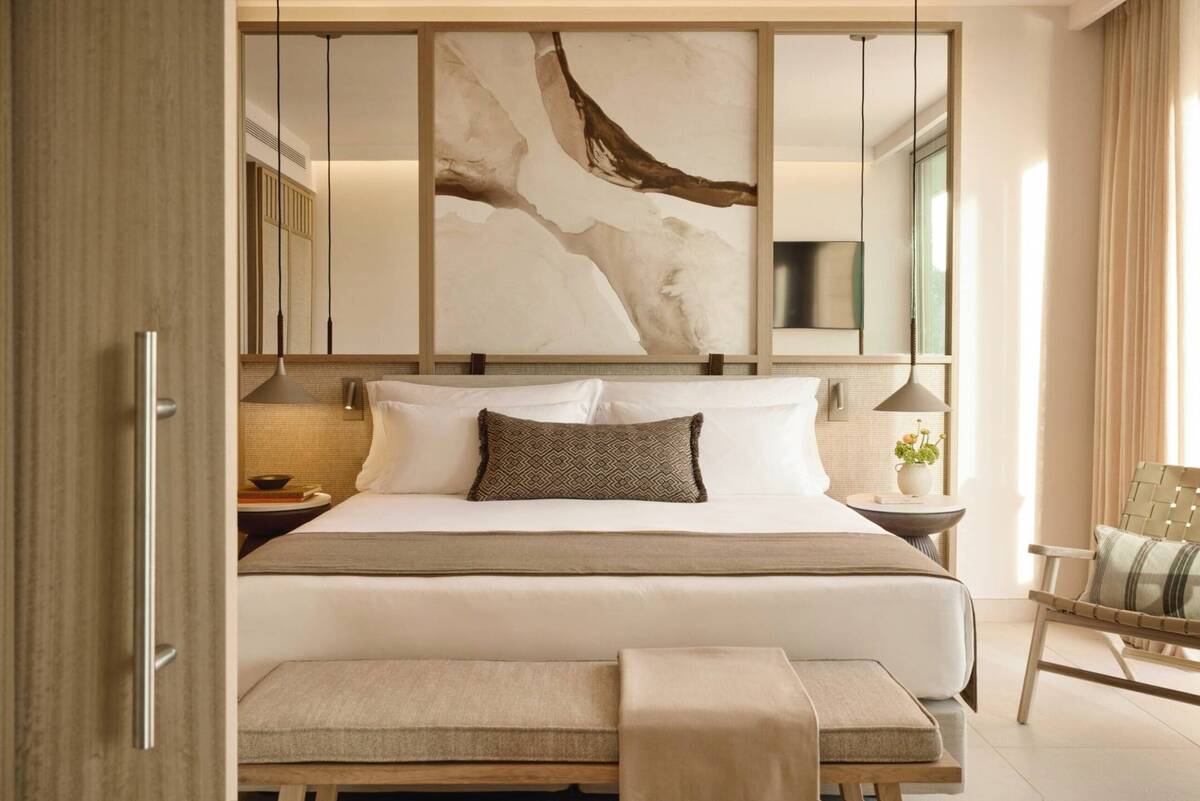 DELUXE ONE BEDROOM SUITE SEA VIEW