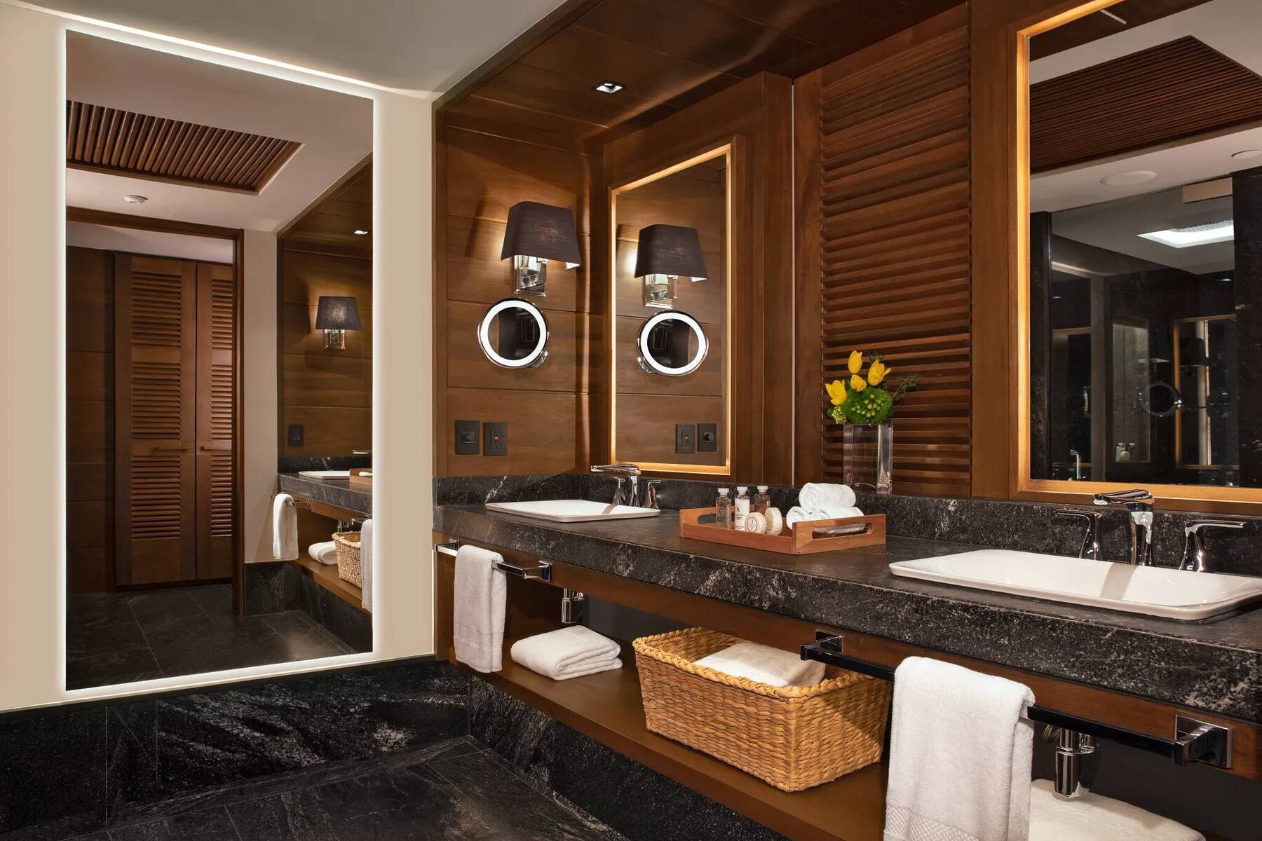 SIGNATURE SUITE DOUBLE TROPICAL VIEW