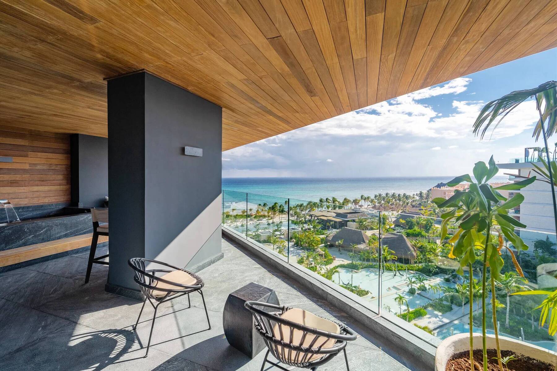 MASTER SUITE OCEAN VIEW