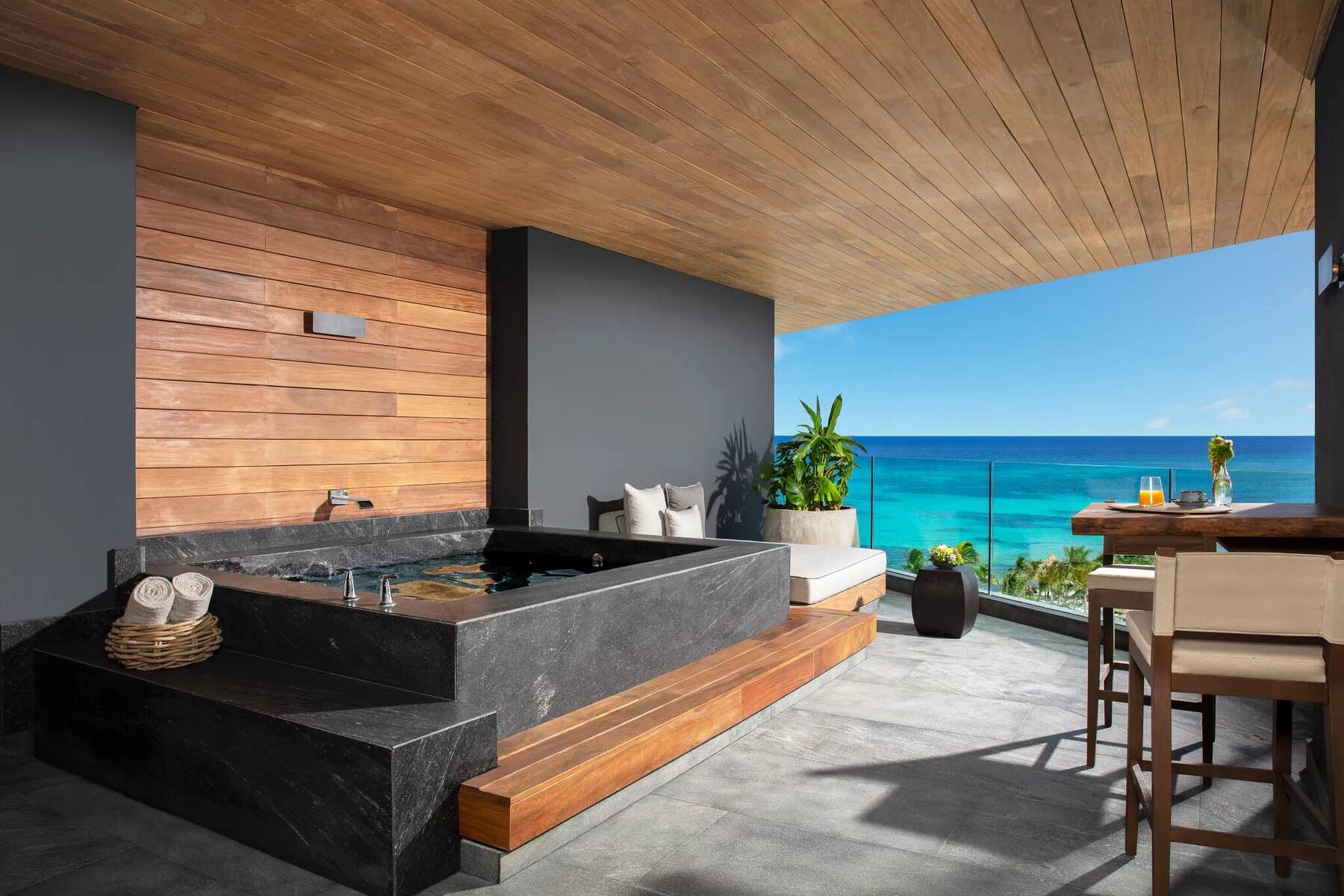 MASTER SUITE OCEAN VIEW
