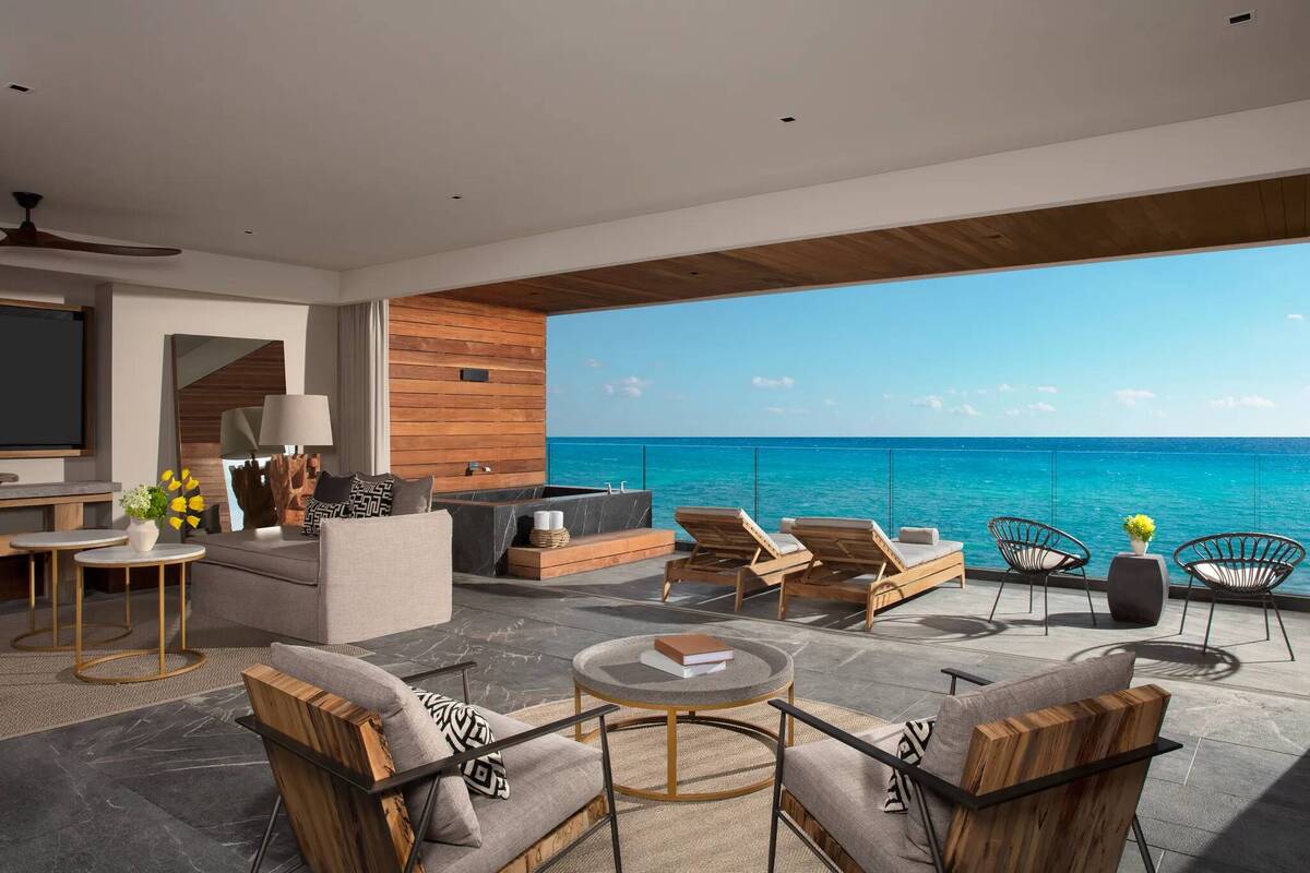 MASTER SUITE OCEAN FRONT