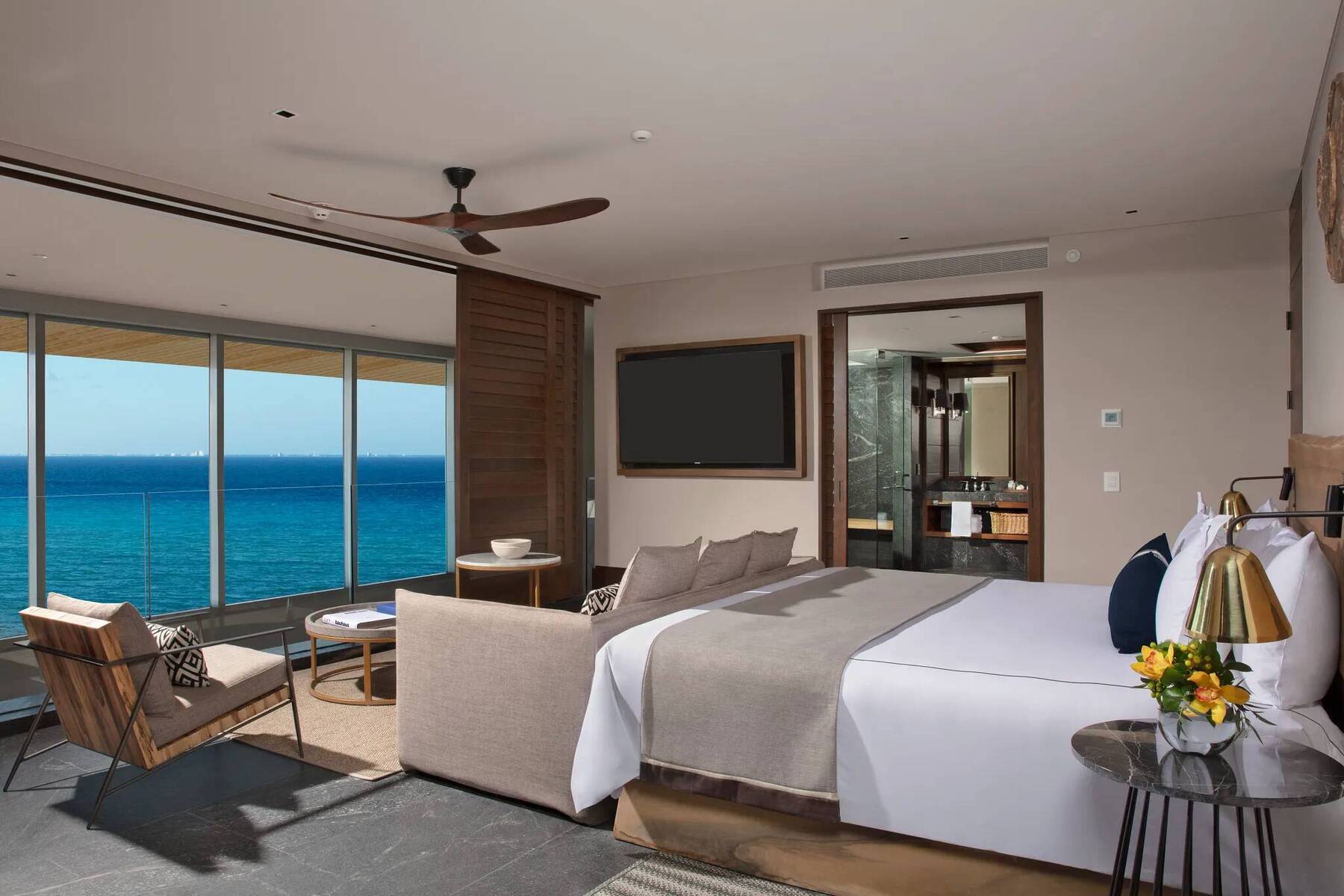 TWO STOREY PENTHOUSE SUITE OCEANFRONT