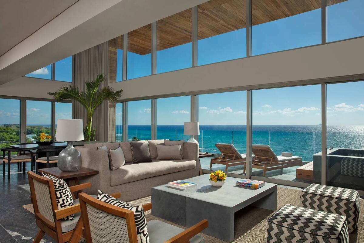 TWO STOREY PENTHOUSE SUITE OCEANFRONT