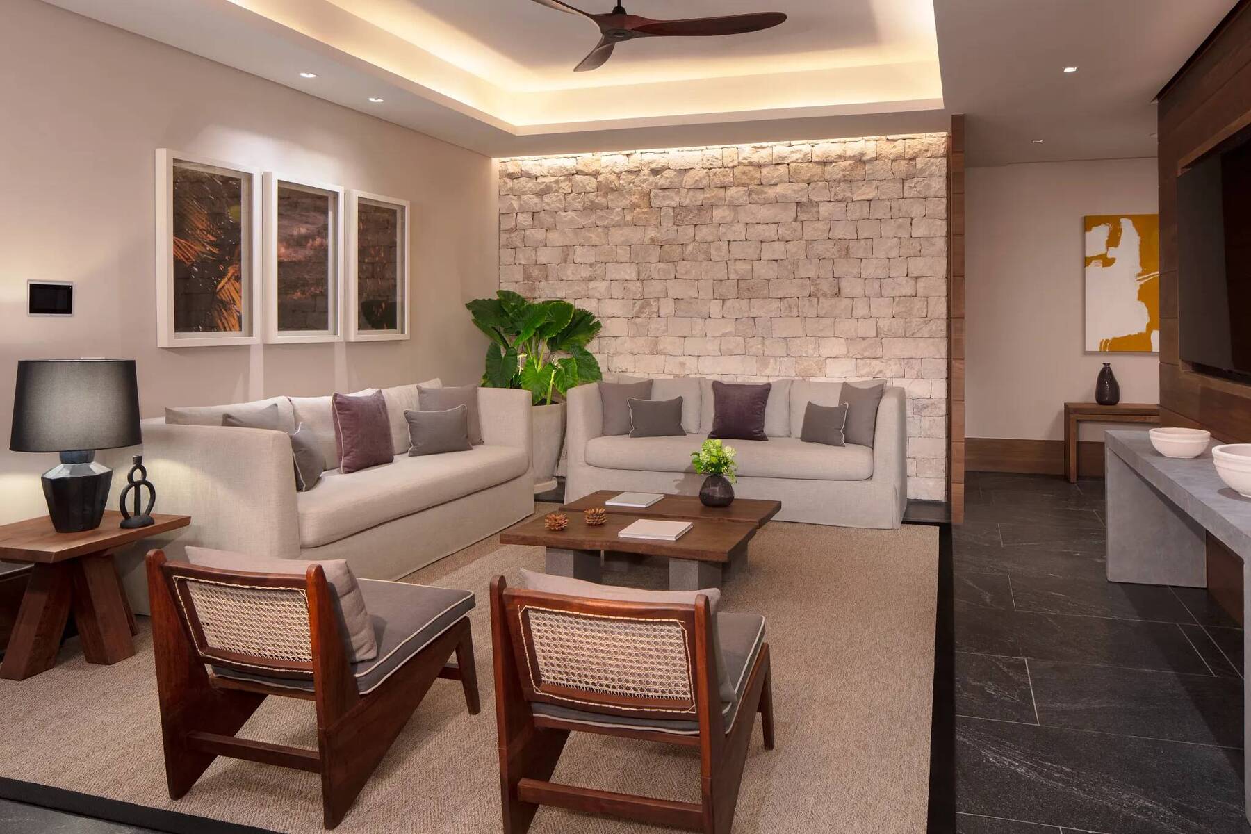 PRESIDENTIAL VILLA BEACH FRONT