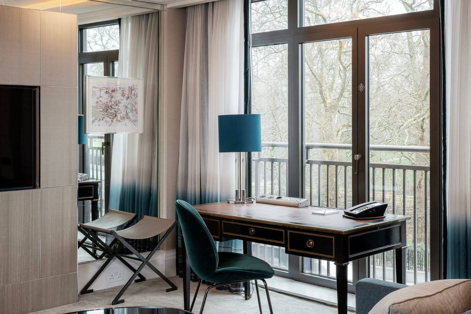 GREEN PARK SUITE