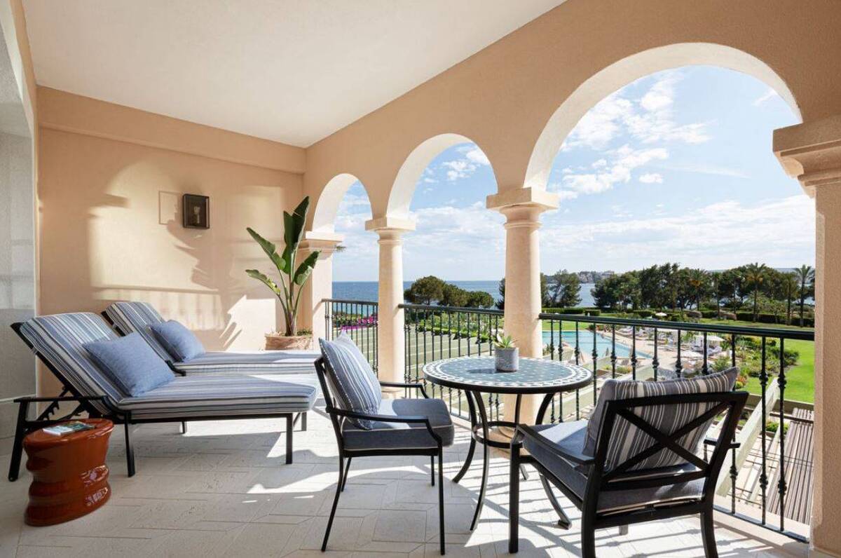 Grand Junior Suite Seafront View