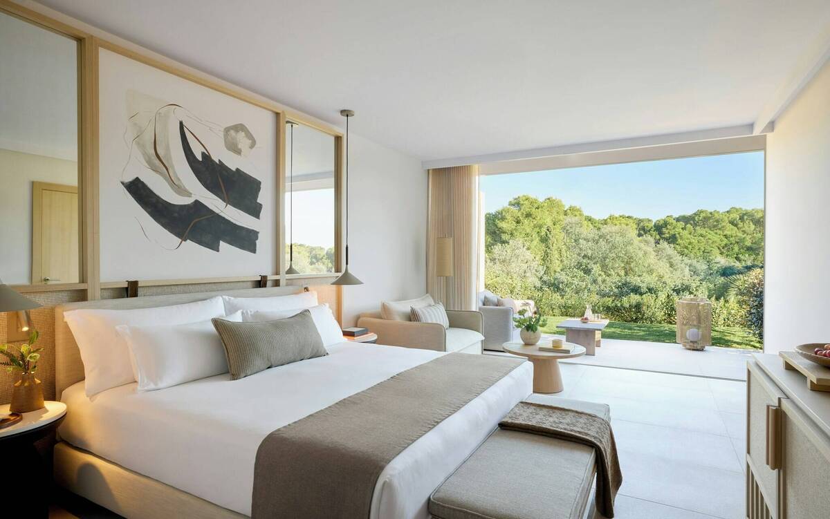 SUPERIOR DOUBLE ROOM PRIVATE GARDEN