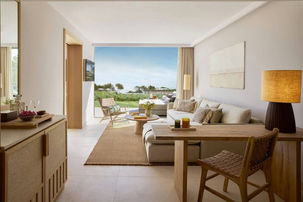 ONE BEDROOM SUITE PRIVATE GARDEN