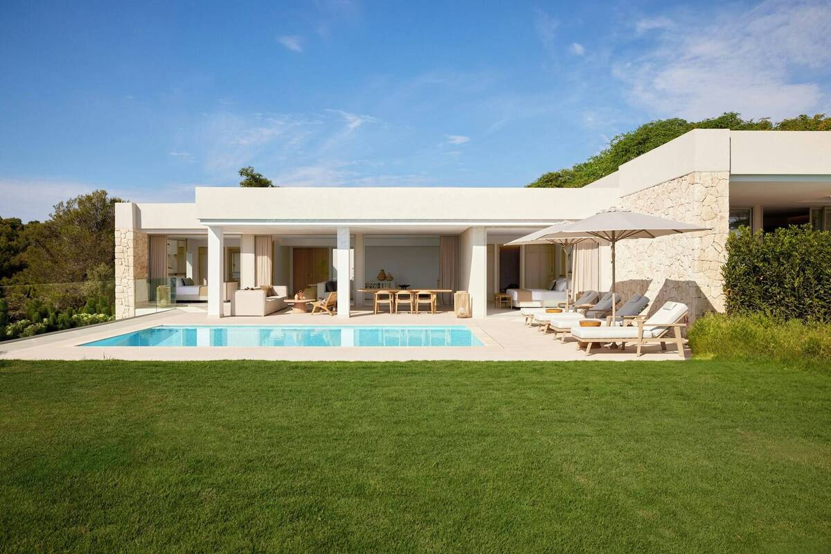 DELUXE TWO BEDROOM RESIDENCE PRIVATE POOL FRONT COASTAL VIEW