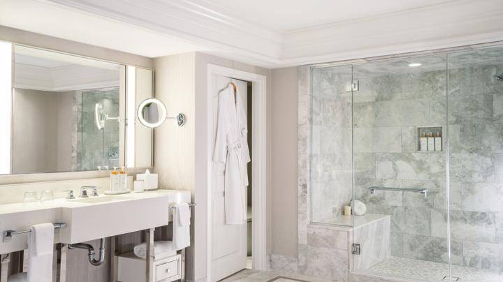 ACCESSIBLE PREMIER KING ROOM