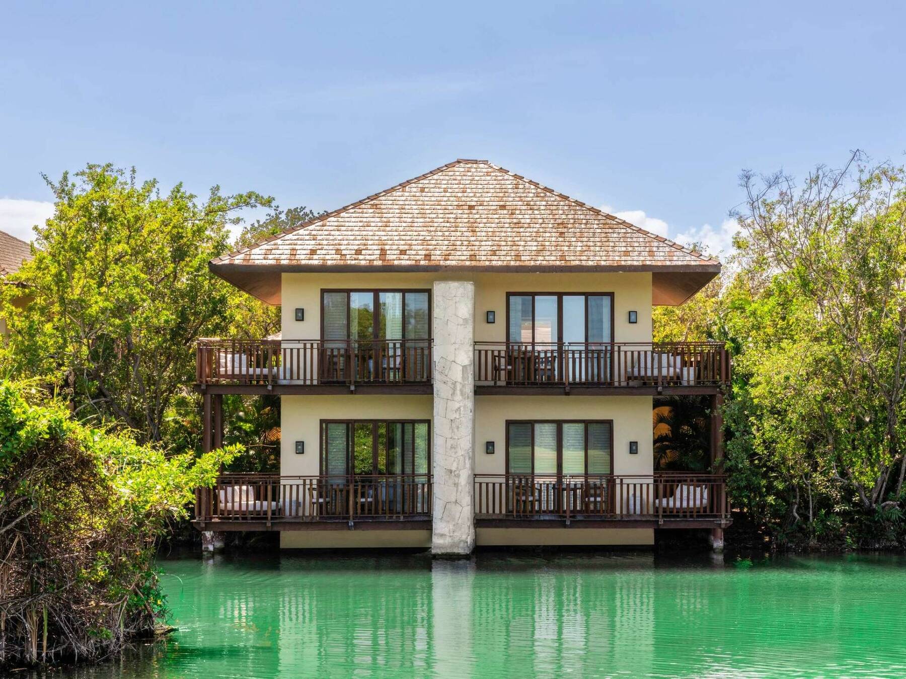 SIGNATURE CASITA TWO QUEEN