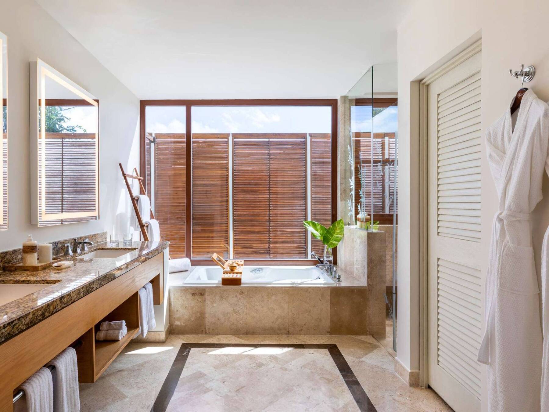 SIGNATURE CASITA TWO QUEEN