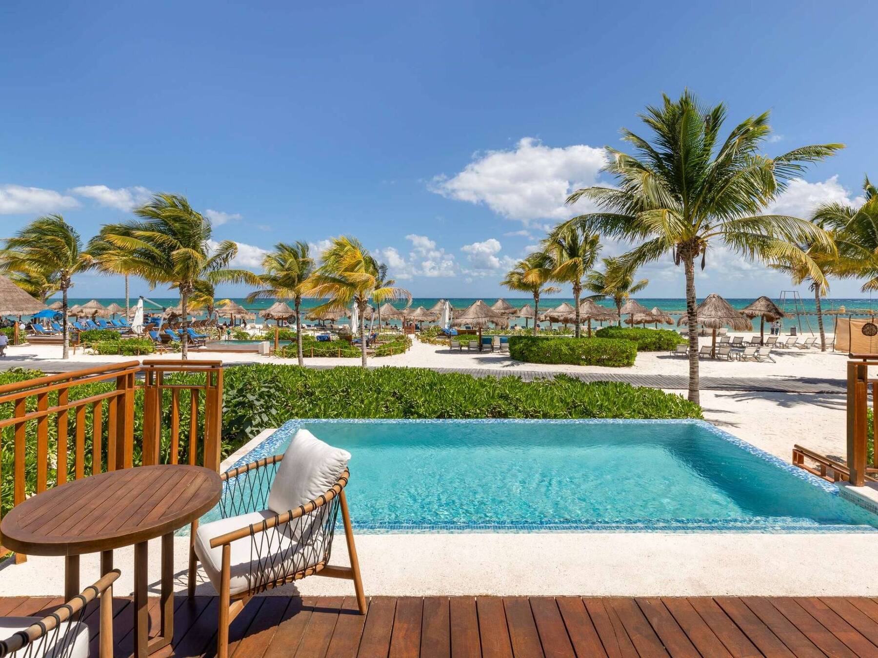BEACH FRONT SUITE KING