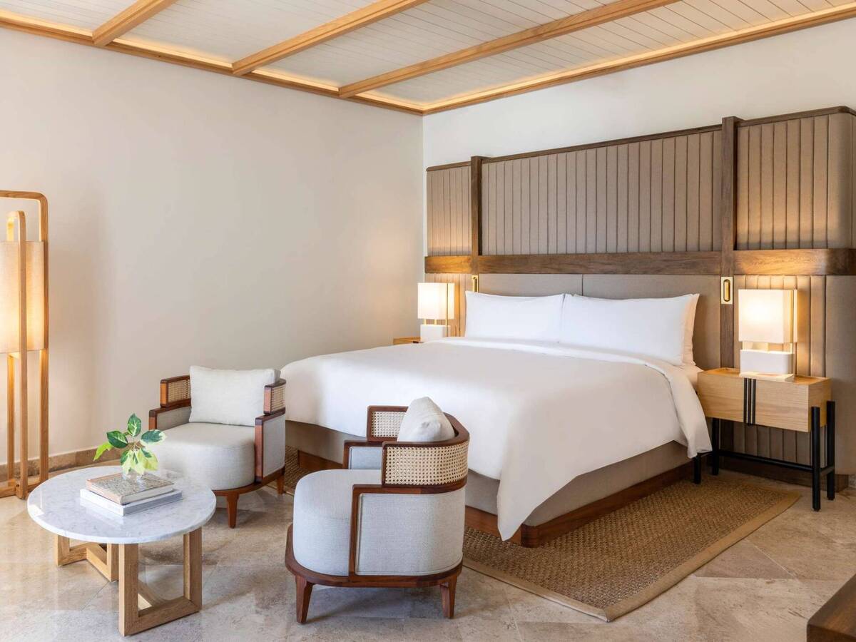 BEACH FRONT SUITE KING