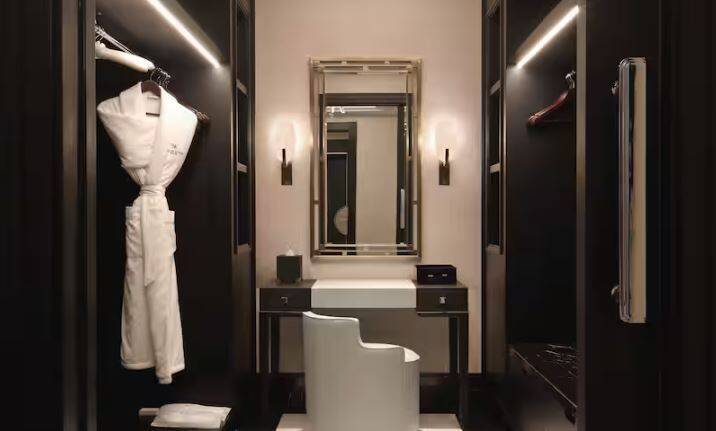 KING GRAND ROOM