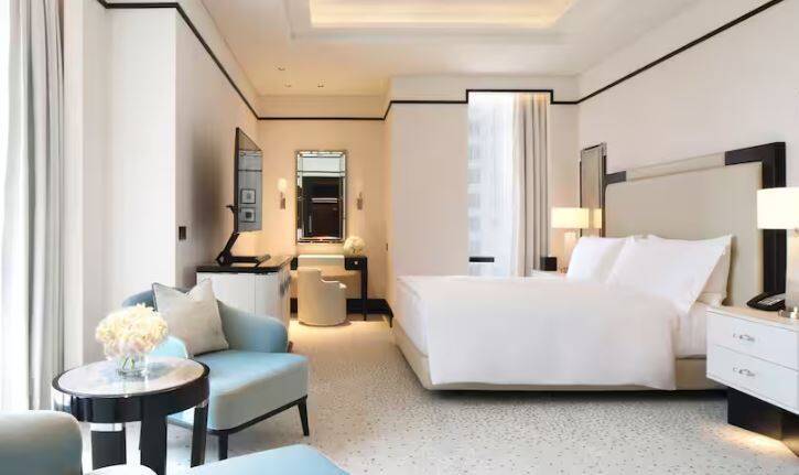 KING ONE BEDROOM DELUXE SUITE