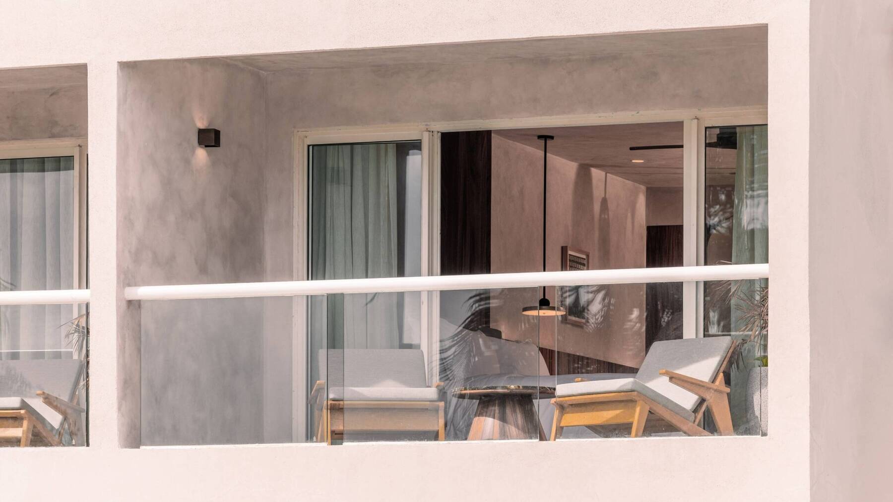 DELUXE KING BALCONY 