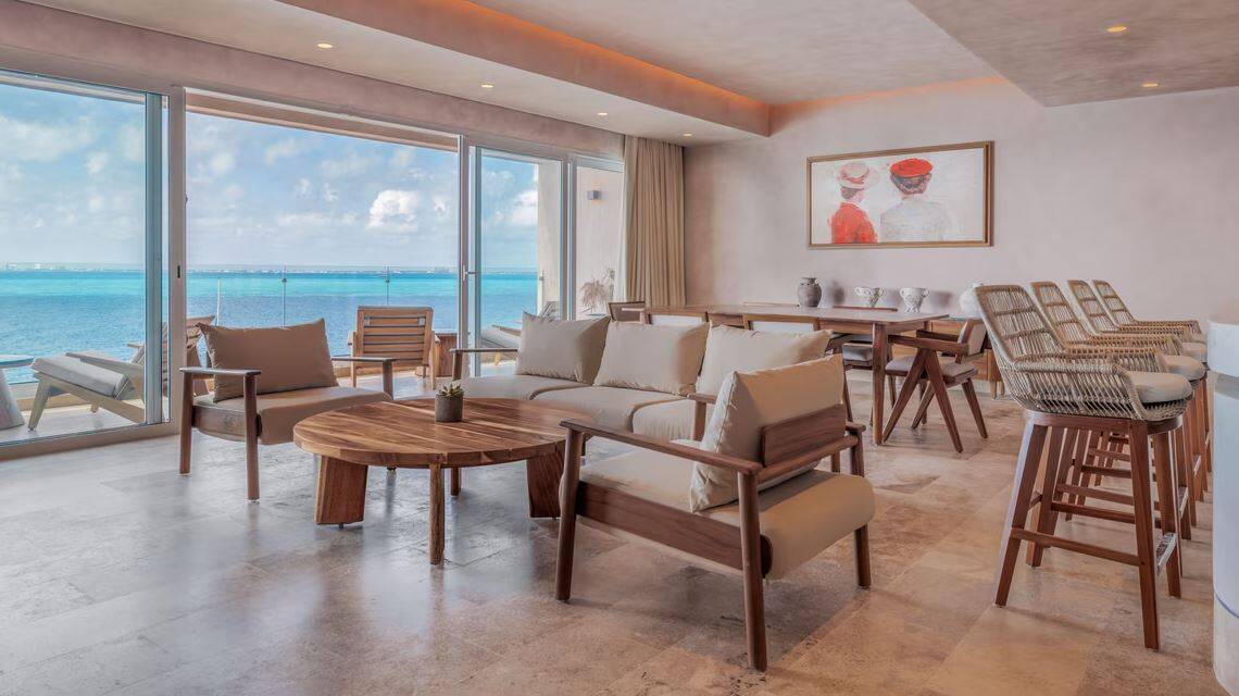 PRESIDENTIAL SUITE OCEANFRONT BALCONY