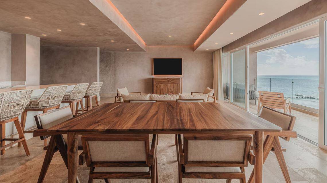PRESIDENTIAL SUITE OCEANFRONT BALCONY